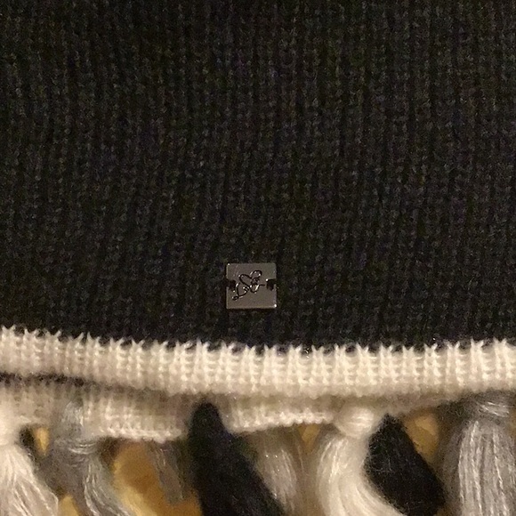 Libby Edelman tassel scarf - Picture 6 of 8